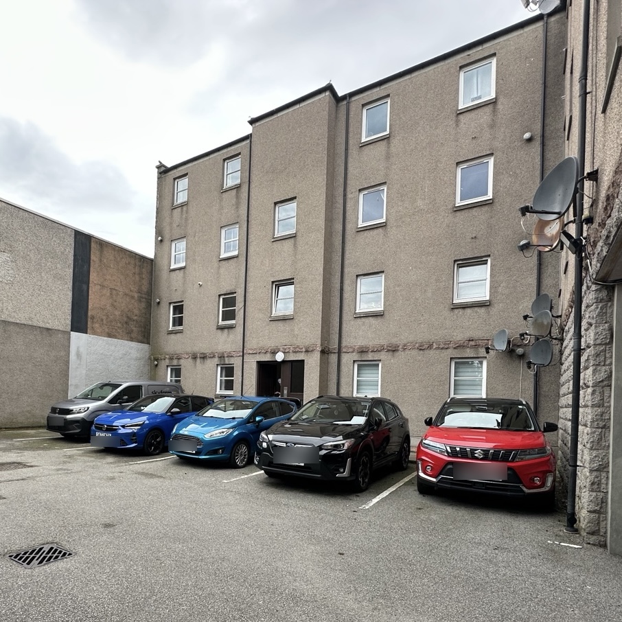 Shared off-street courtyard car park at Carlton Court